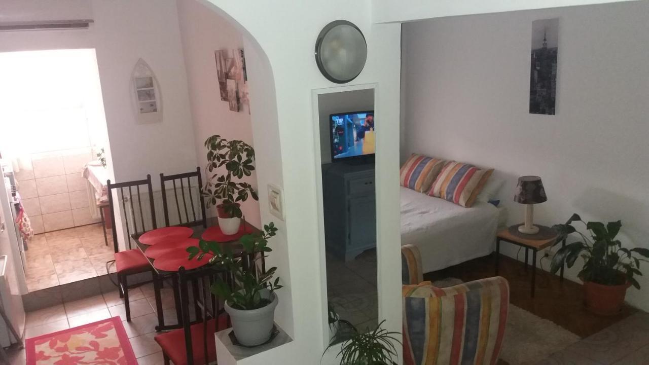 Jorali Apartment Oradea Exterior photo